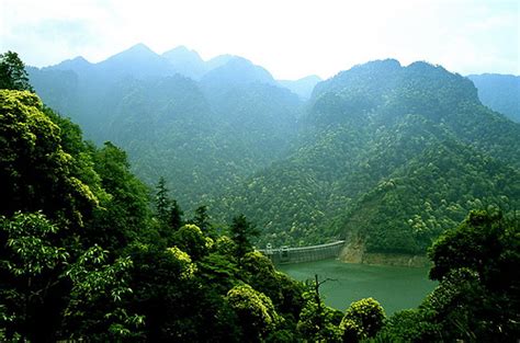 井岡山市的山有哪些，且這座山脈在中國革命史上留下了濃厚的一筆。